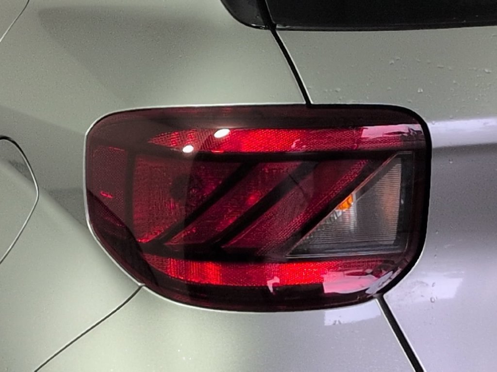 Used 2024 Hyundai Venue SEL FWD image 8