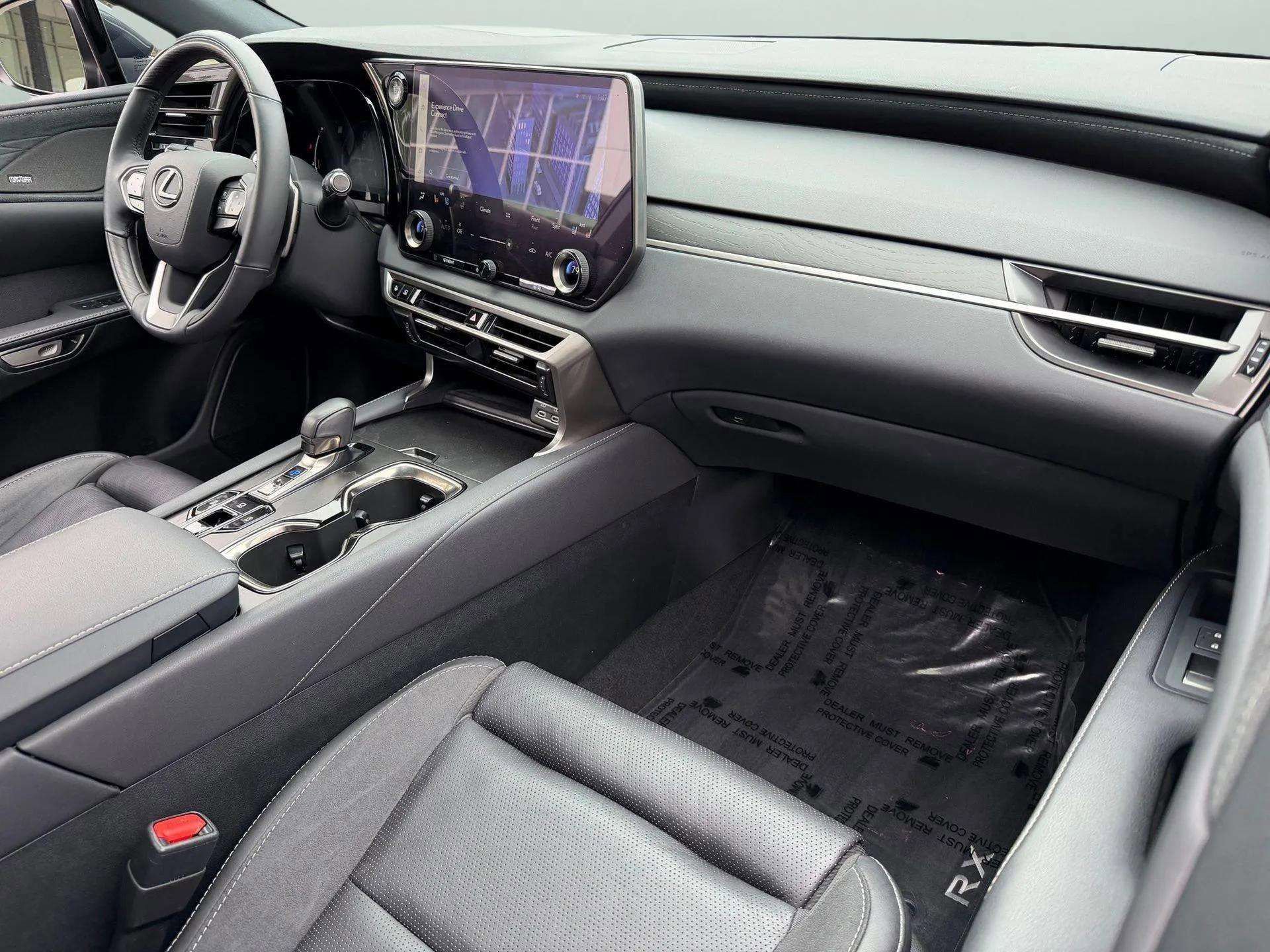 Used 2024 Lexus RX 350 FWD image 2