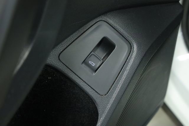 Certified 2022 Volkswagen Tiguan SE w/ Panoramic Sunroof Package image 33