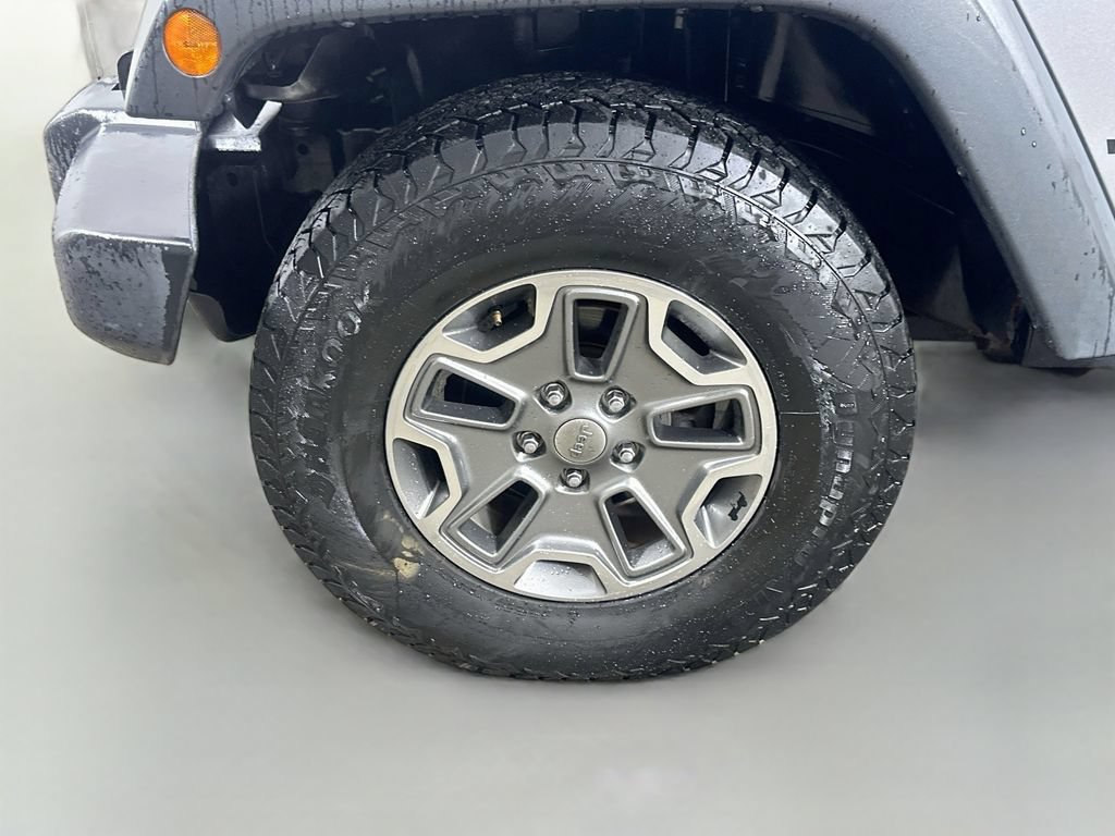 Used 2015 Jeep Wrangler Unlimited Rubicon AWD/4WD image 8