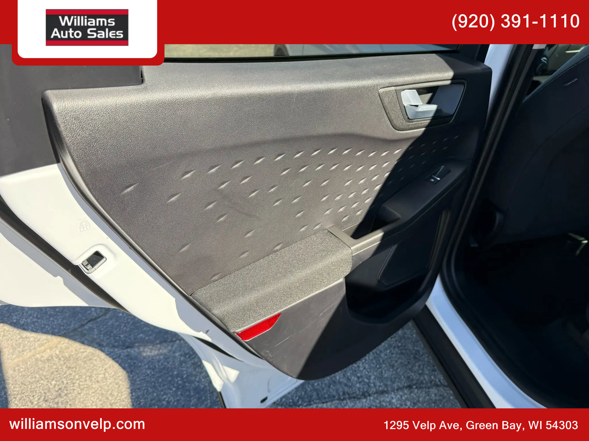 Used 2020 Ford Escape SE image 11