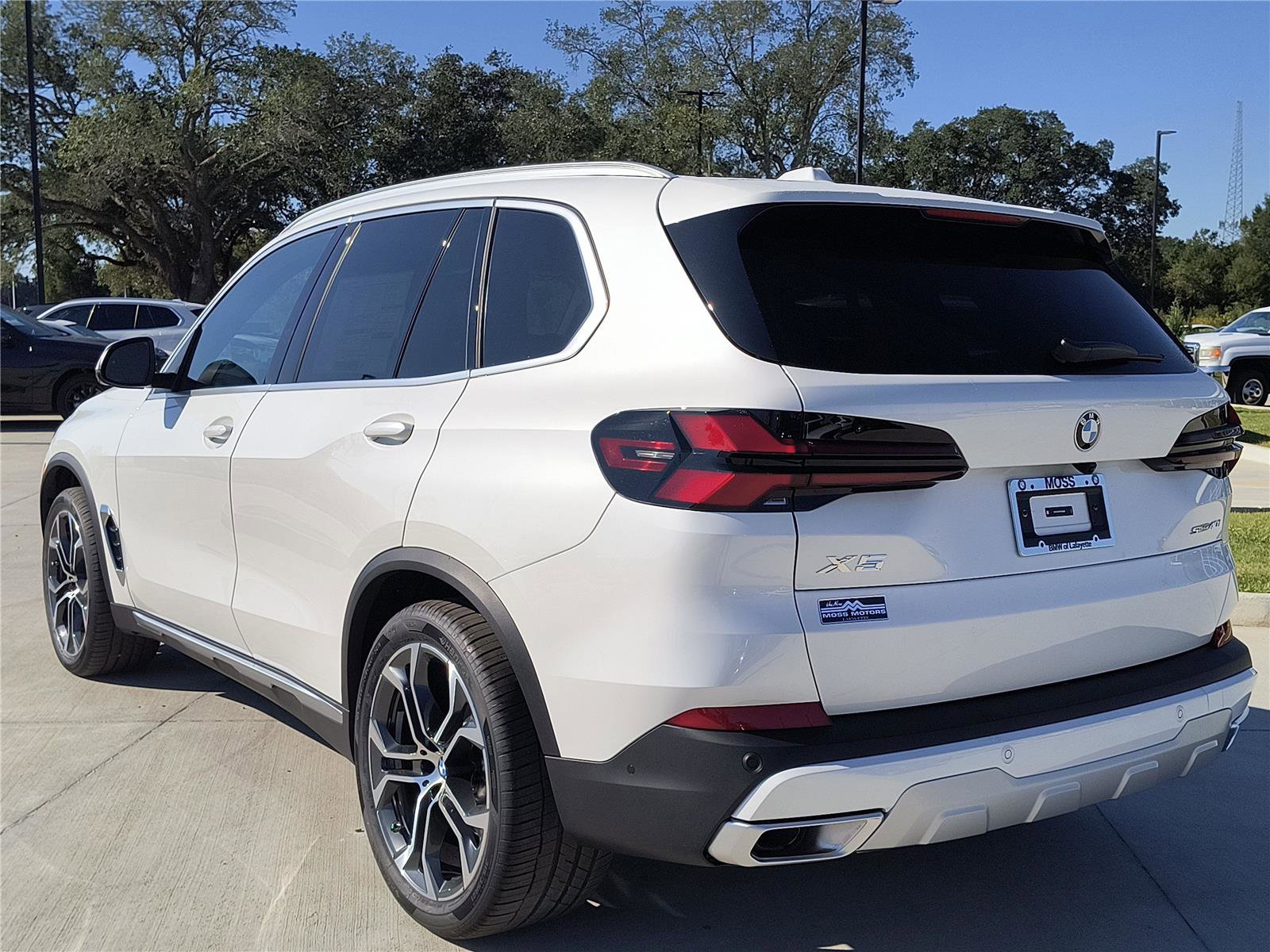 New 2026 BMW X5 sDrive40i image 3