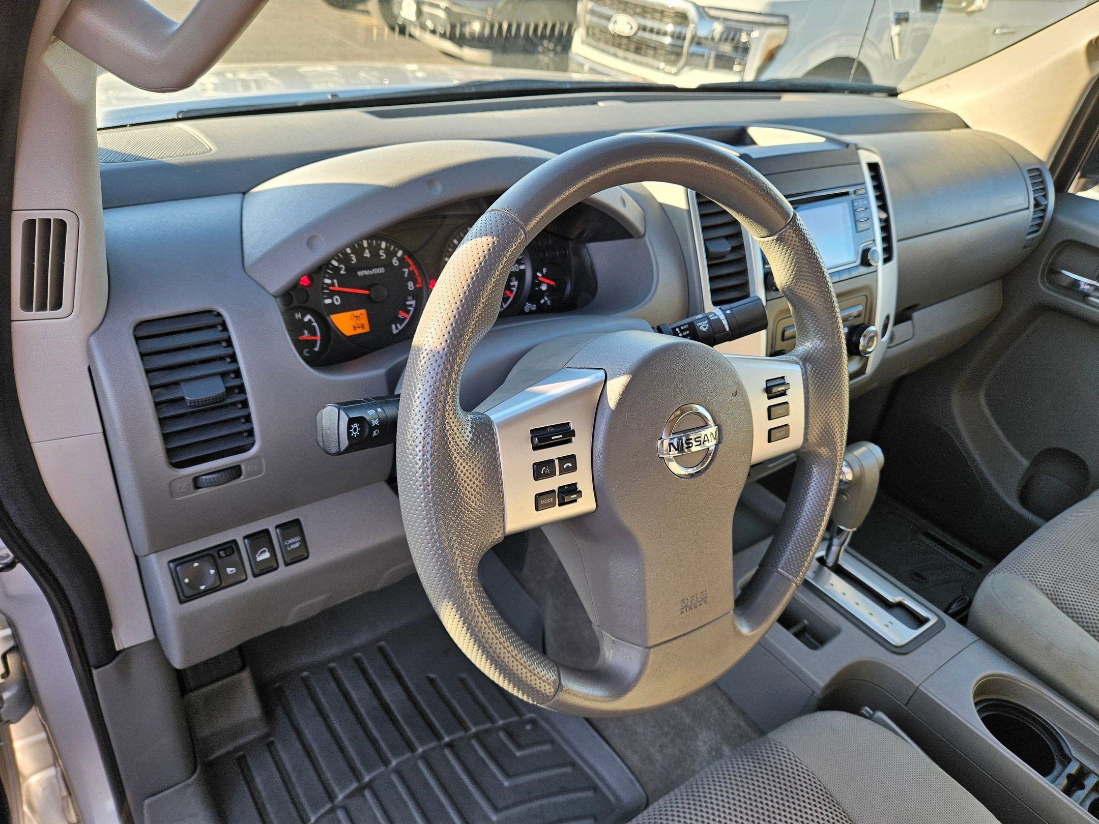 Used 2015 Nissan Frontier SV AWD/4WD image 16