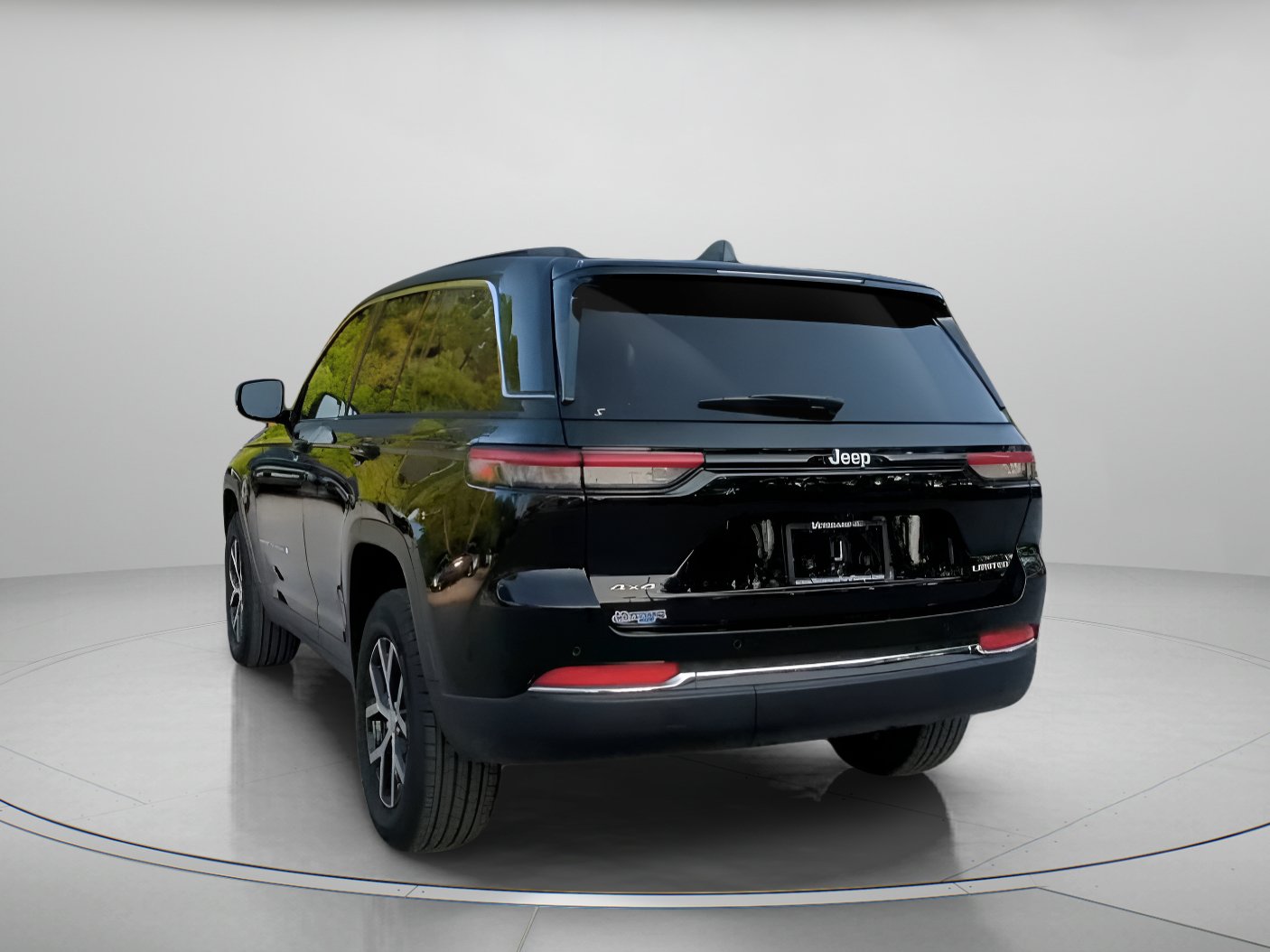 Used 2025 Jeep Grand Cherokee Limited AWD/4WD image 22