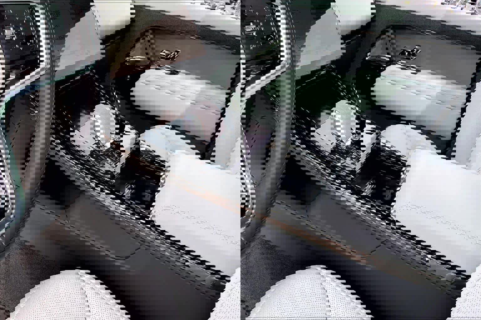 Used 2025 Land Rover Range Rover Sport SE image 19