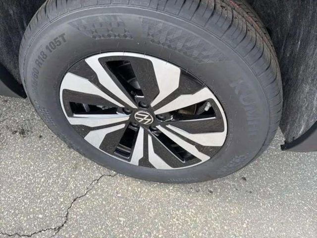 New 2026 Volkswagen Atlas SE image 9