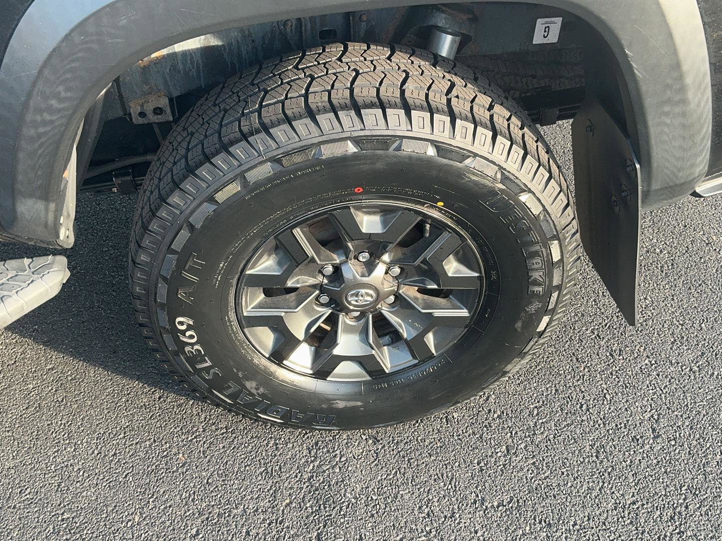 Used 2017 Toyota Tacoma TRD Off-Road w/ Tow Package (A/T) image 12