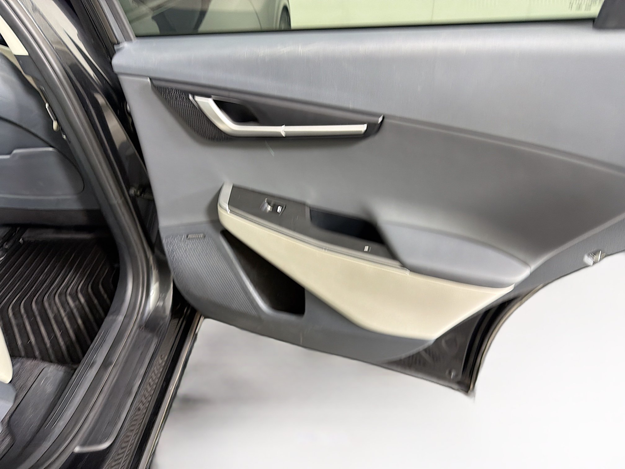 Used 2024 Kia EV6 Wind RWD image 30