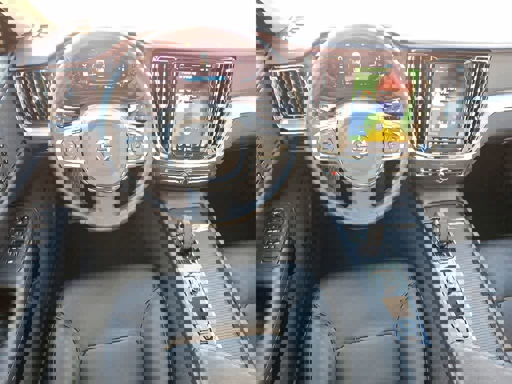 Used 2024 Volvo S60 B5 Core image 11