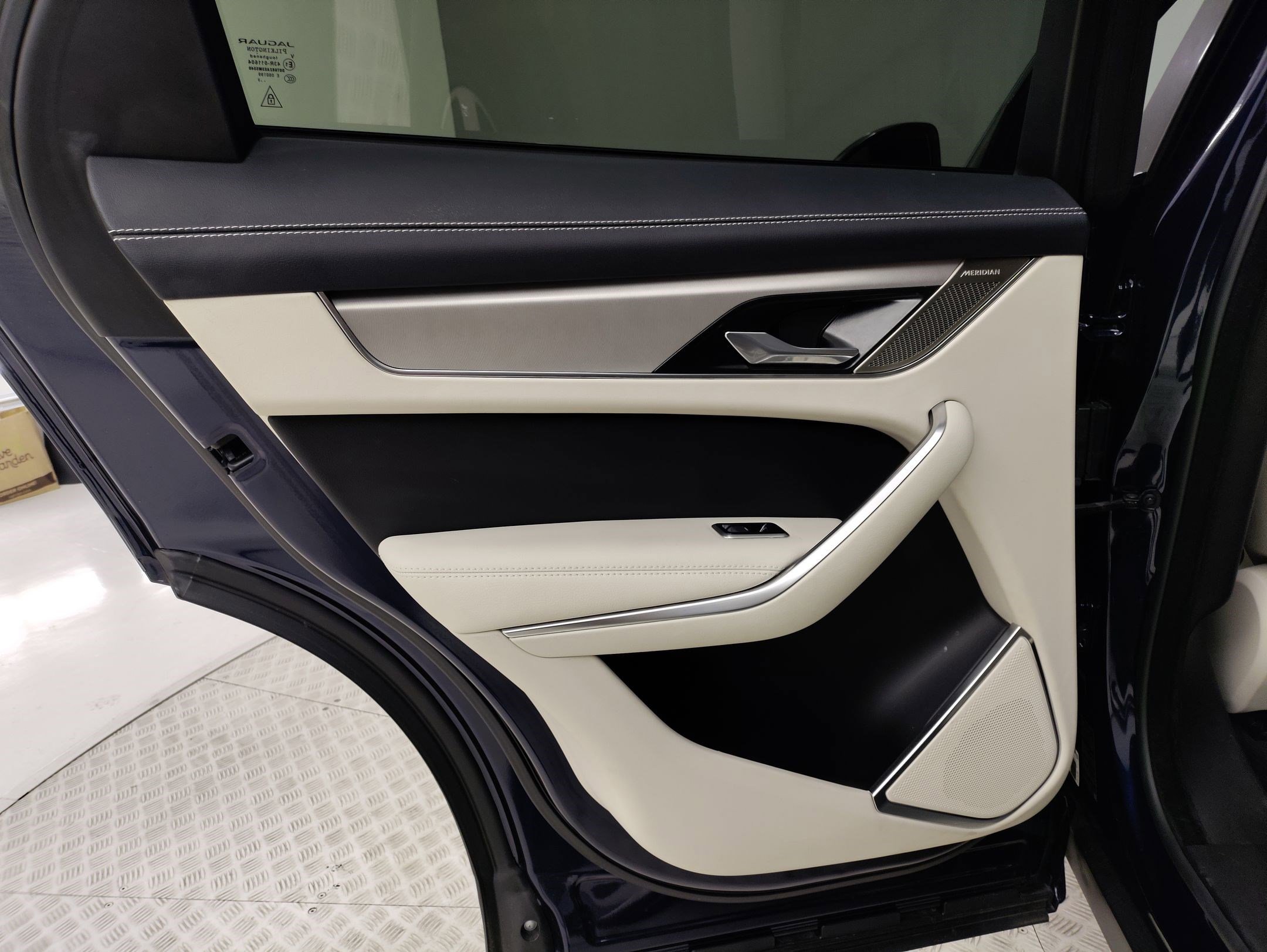 Used 2024 Jaguar F-PACE R-Dynamic S image 28