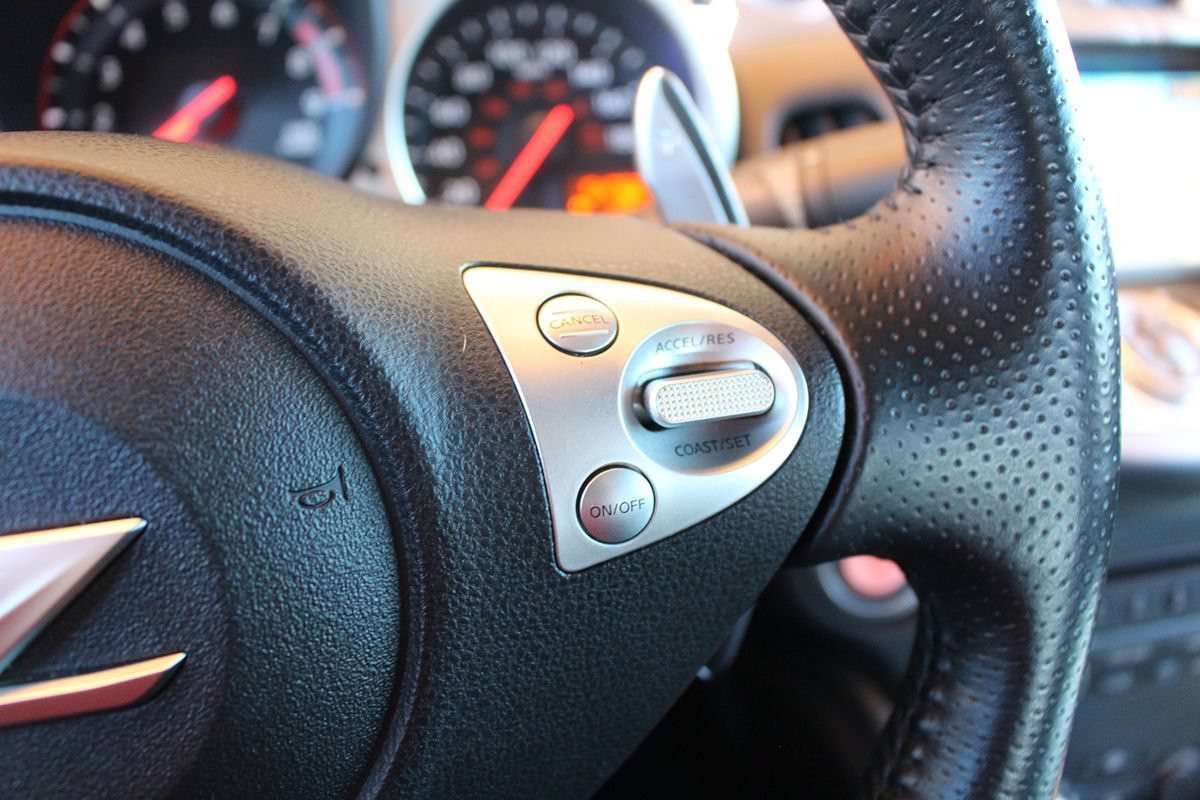 Used 2010 Nissan 370Z Touring w/ Sport Pkg RWD image 15