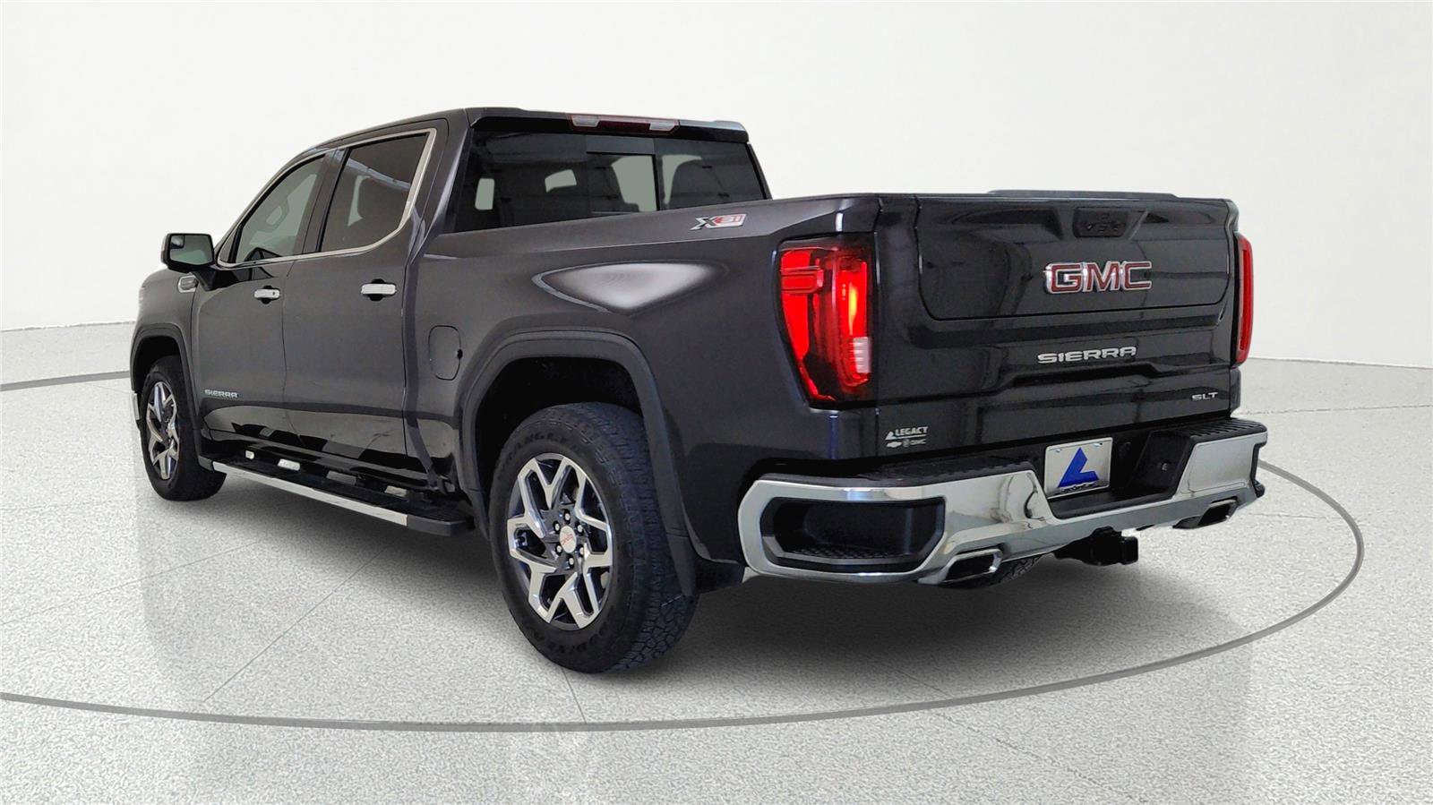 Used 2022 GMC Sierra 1500 SLT w/ SLT Convenience Package AWD/4WD image 3