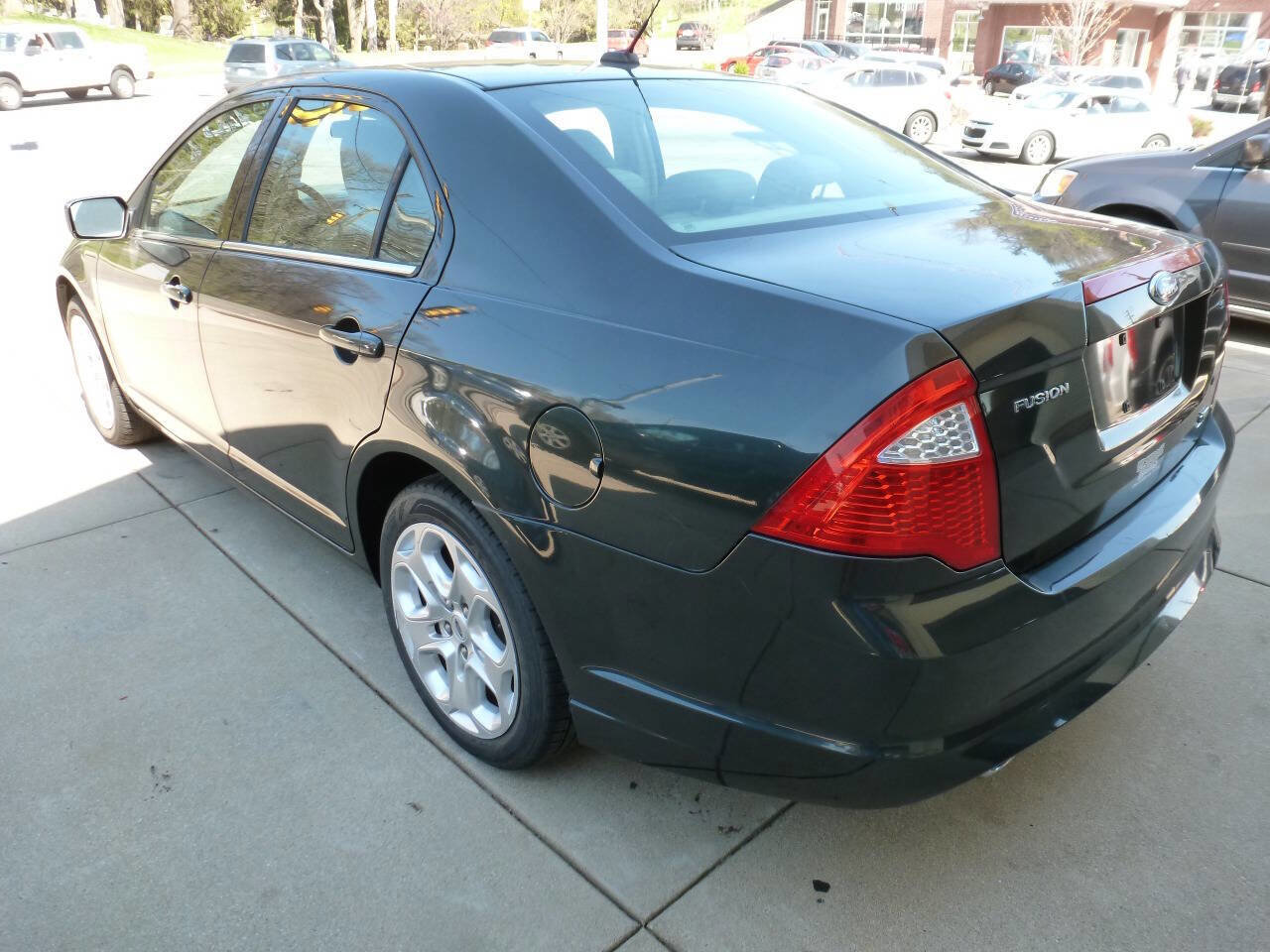 Used 2010 Ford Fusion SE FWD image 3