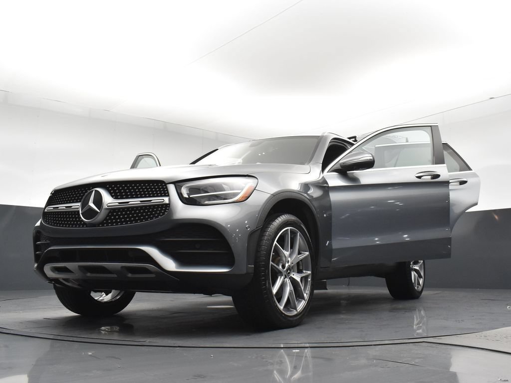 Used 2021 Mercedes-Benz GLC 300 4MATIC w/ AMG Line image 31