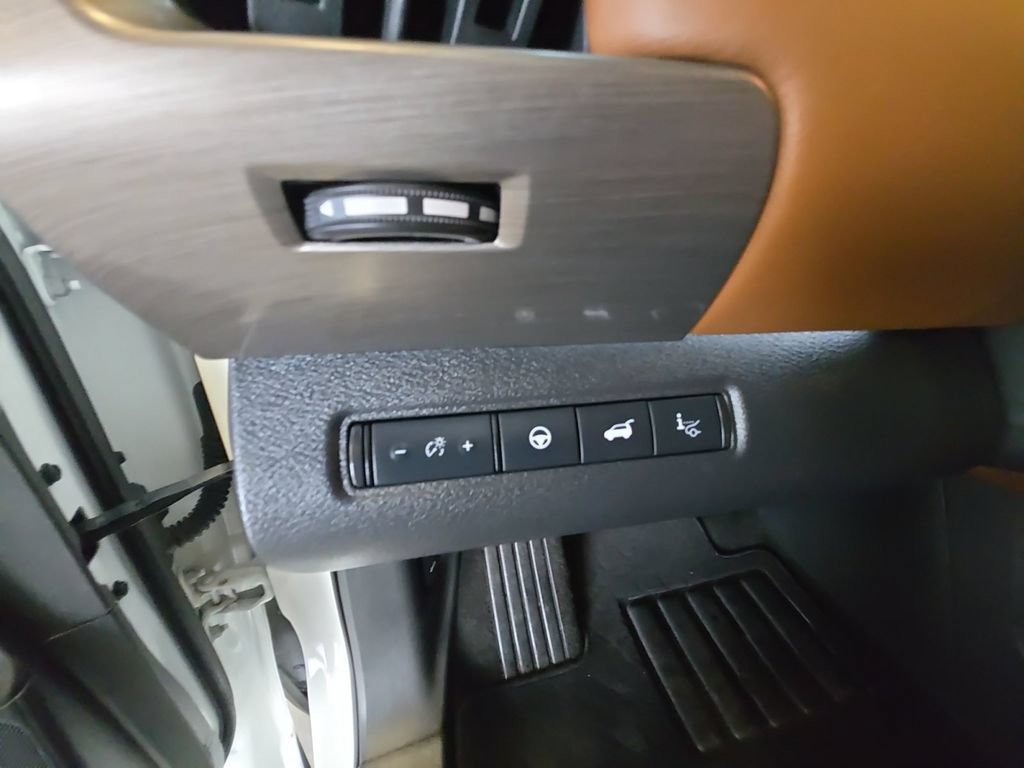 Used 2023 Nissan Pathfinder Platinum AWD/4WD image 26