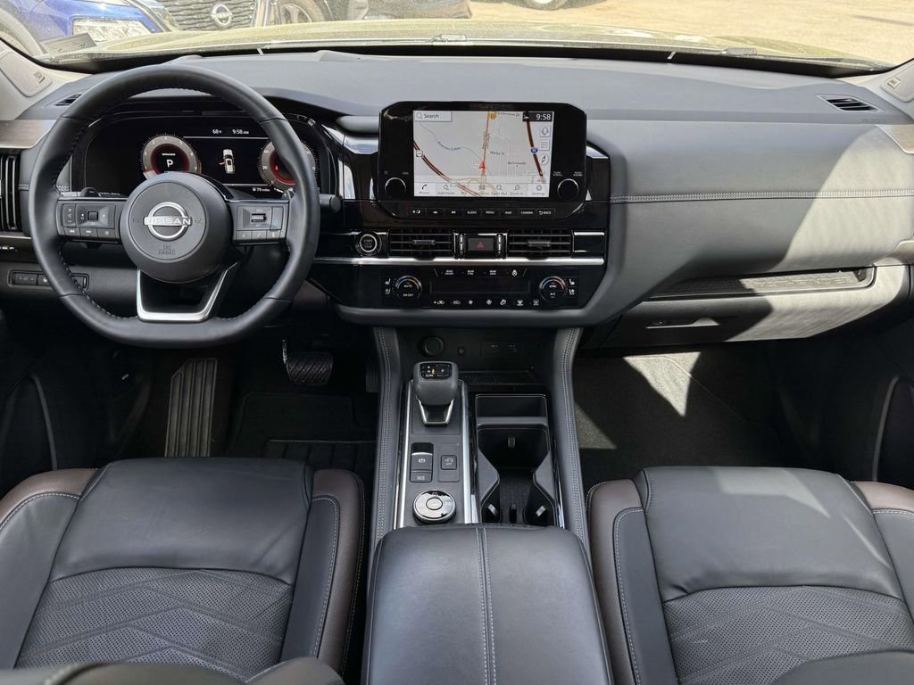 Used 2023 Nissan Pathfinder Platinum image 2