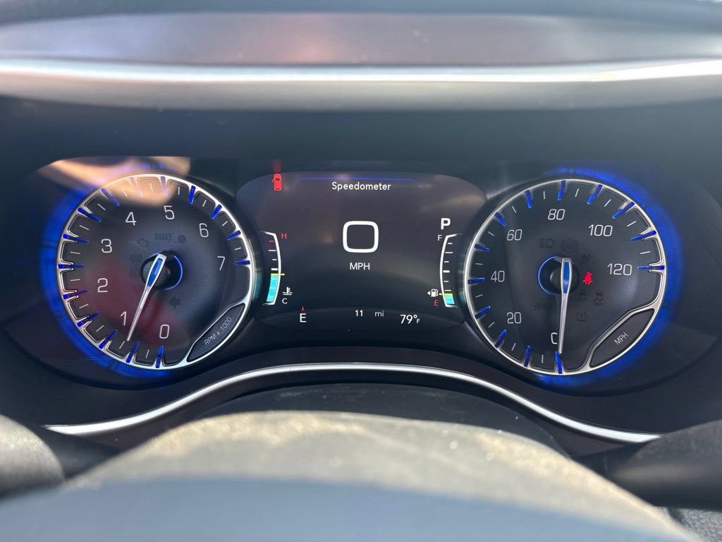 New 2027 Chrysler Pacifica Select FWD image 17