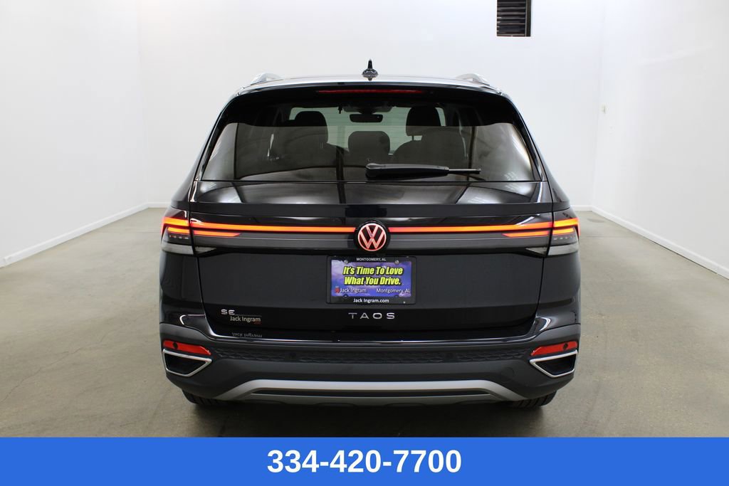 New 2026 Volkswagen Taos SE image 3