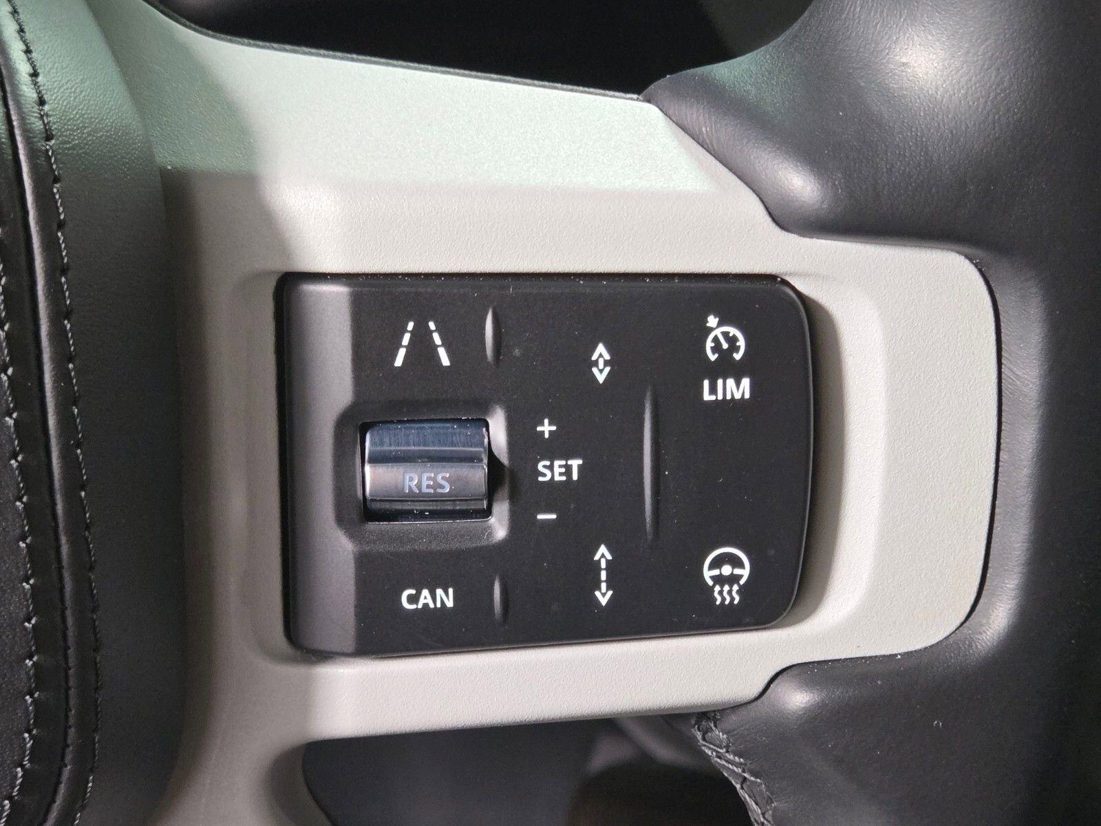 Used 2024 Land Rover Defender 110 SE AWD/4WD image 26