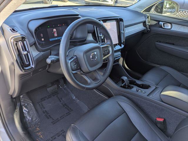 Used 2024 Volvo XC40 B5 Core w/ Climate Package image 11