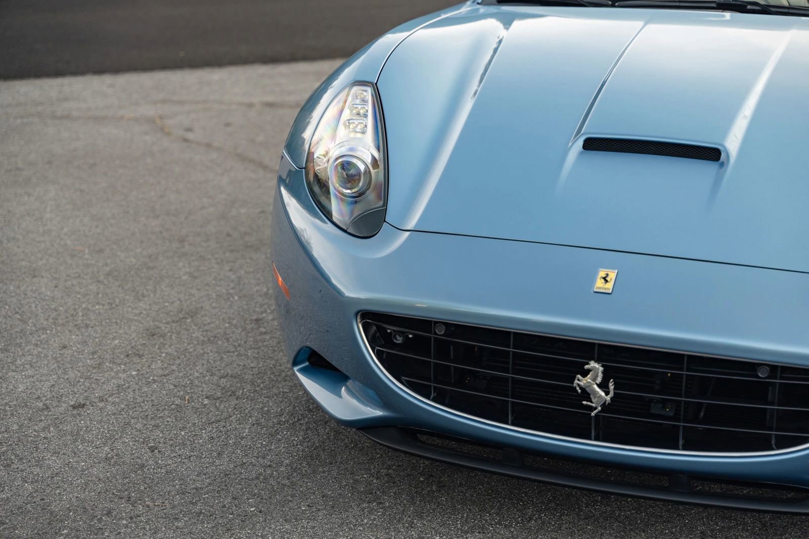 Used 2010 Ferrari California RWD image 72