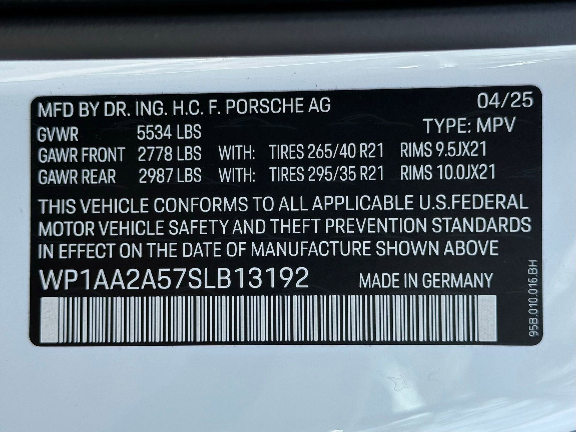 Used 2025 Porsche Macan image 37