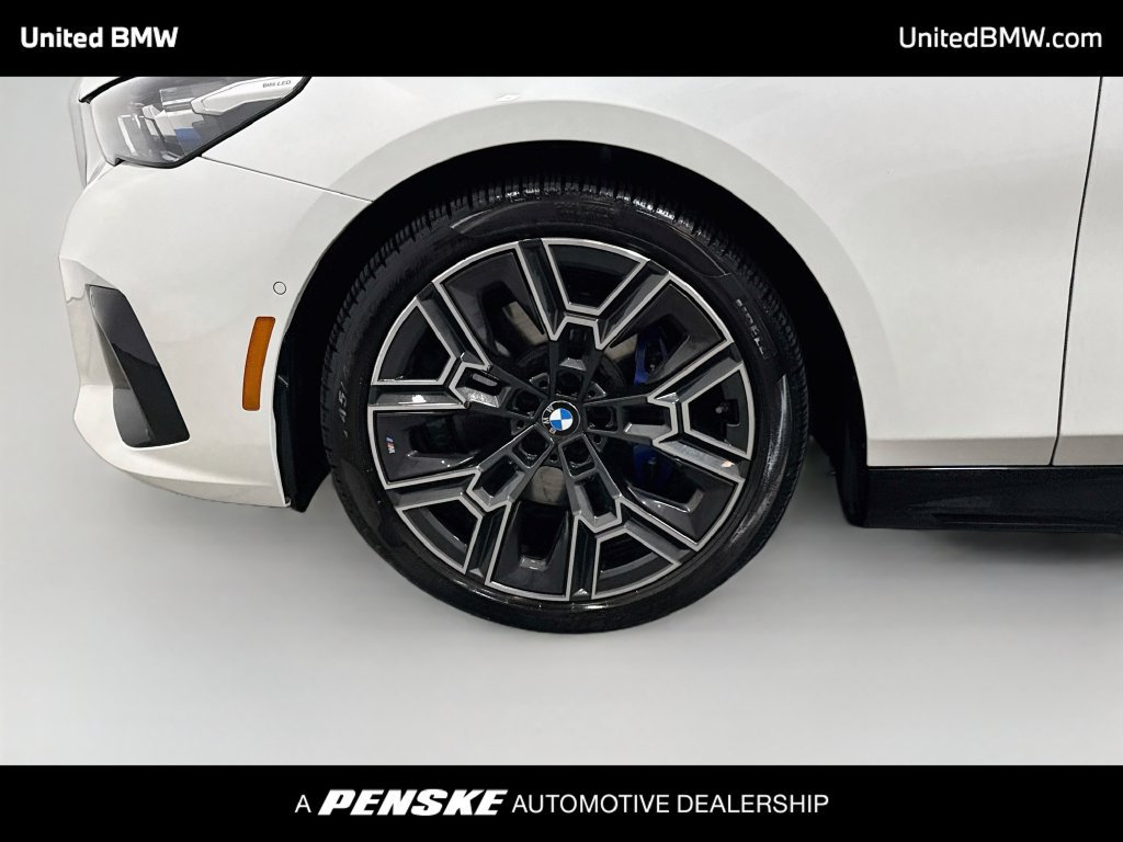 Used 2026 BMW 530i w/ M Sport Package RWD image 9