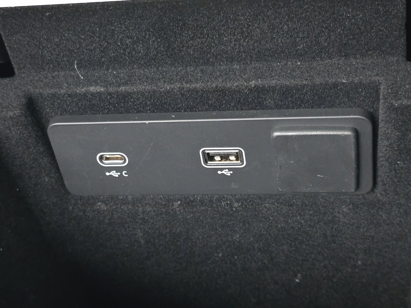 Used 2023 Jaguar F-PACE SVR image 19