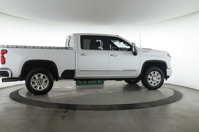 Used 2024 Chevrolet Silverado 2500 High Country w/ High Country Premium Package AWD/4WD image 6
