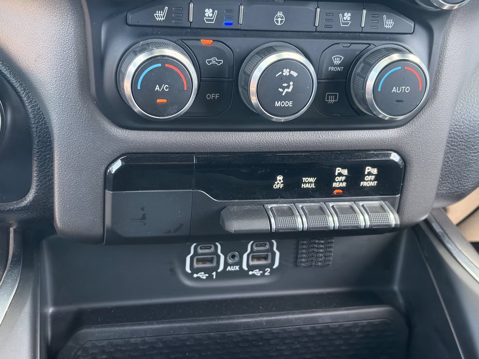 Used 2020 RAM 1500 Laramie w/ Sport Appearance Package AWD/4WD image 24