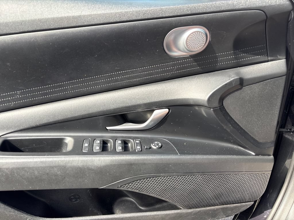 Used 2021 Hyundai Elantra SEL FWD image 17