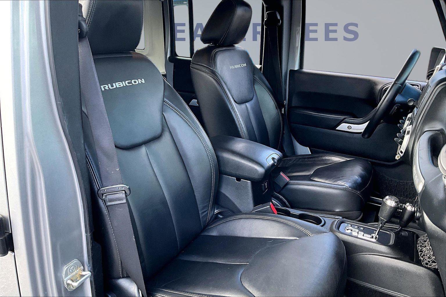 Used 2014 Jeep Wrangler Unlimited Rubicon w/ Dual Top Group AWD/4WD image 28