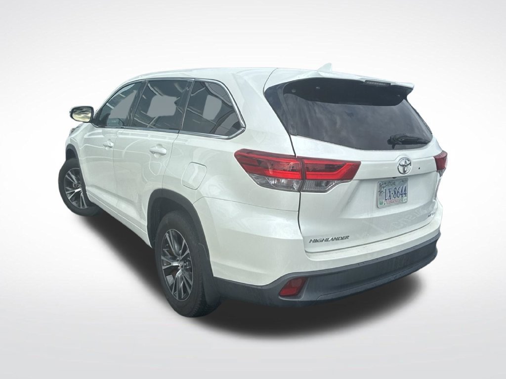 Used 2018 Toyota Highlander Plus AWD/4WD image 4