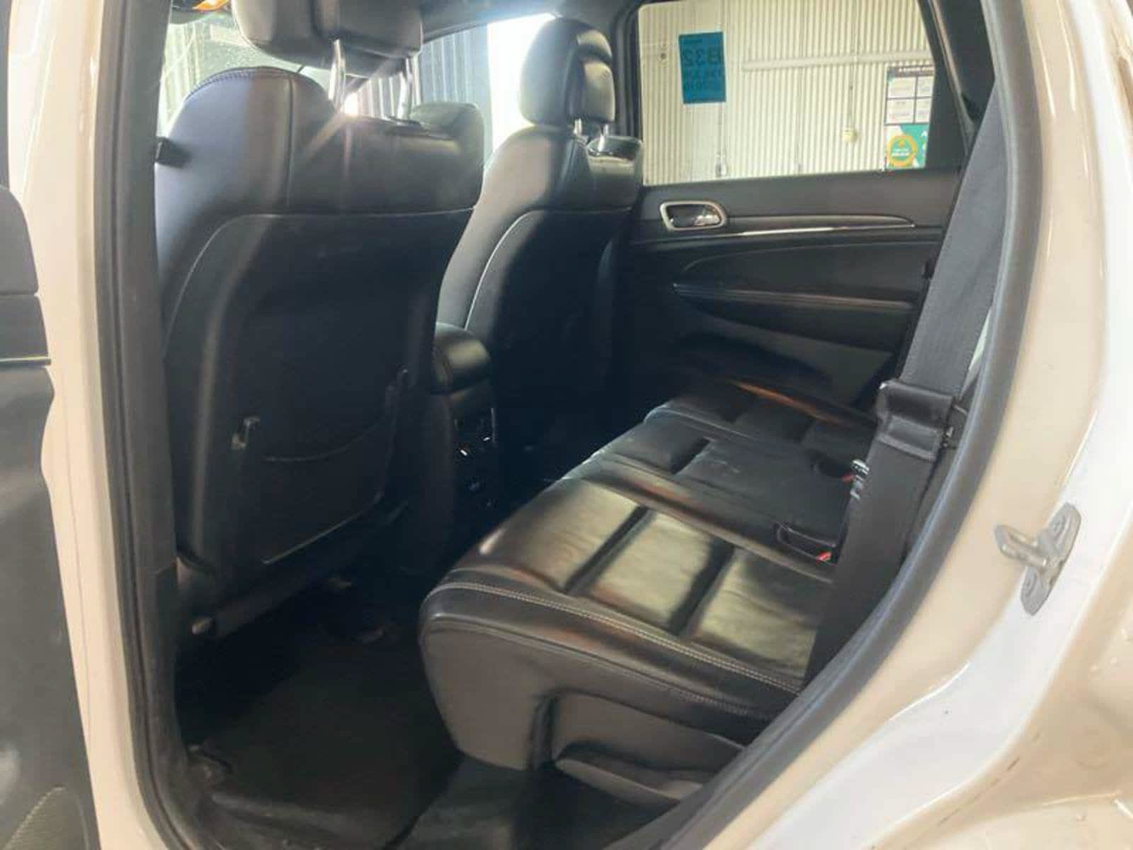 Used 2015 Jeep Grand Cherokee Limited AWD/4WD image 11