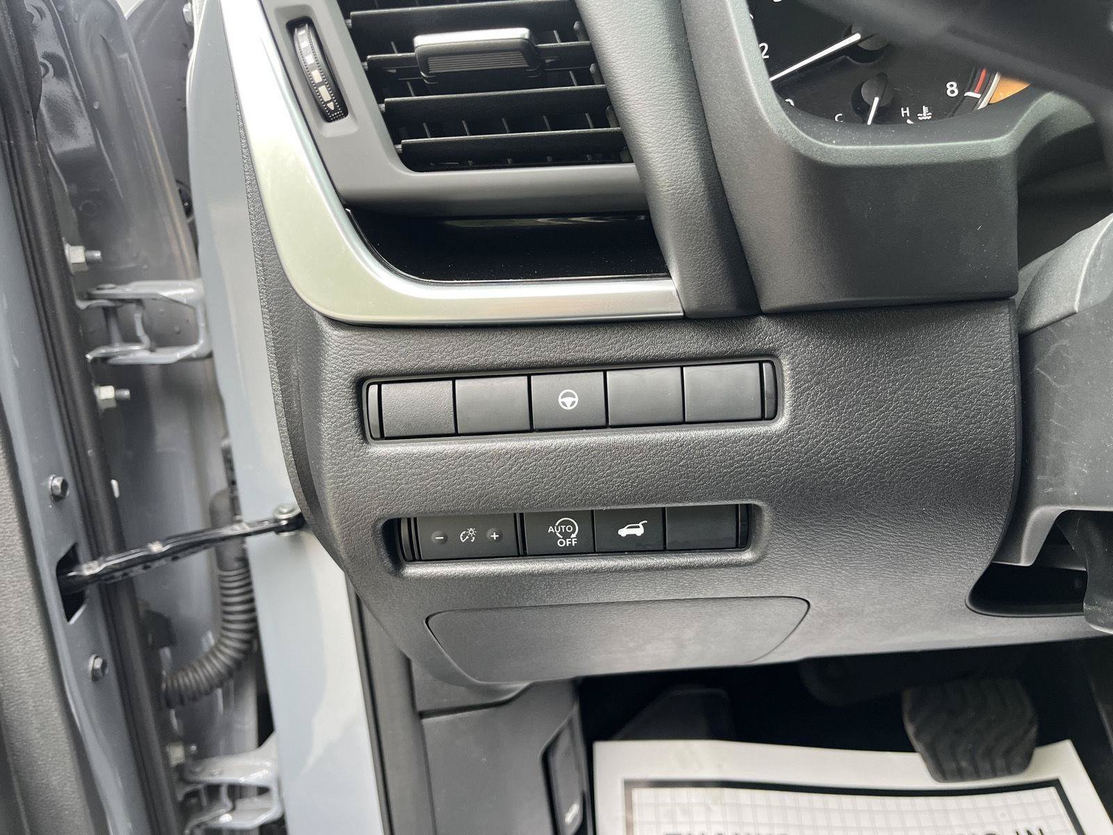 Certified 2025 Nissan Rogue SV AWD/4WD image 30