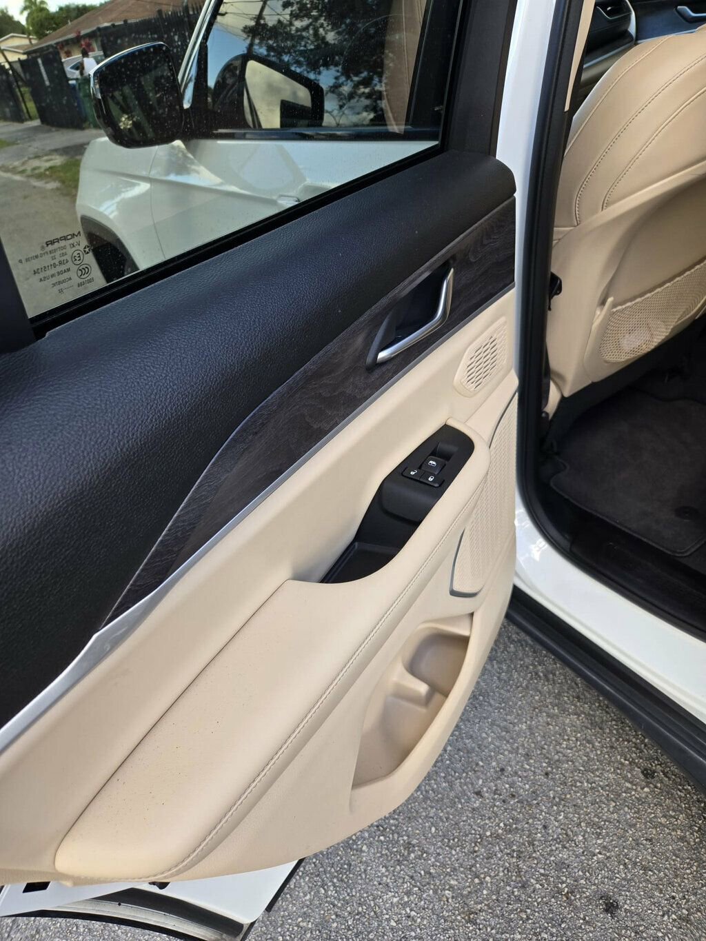 Used 2022 Jeep Grand Cherokee Limited image 2