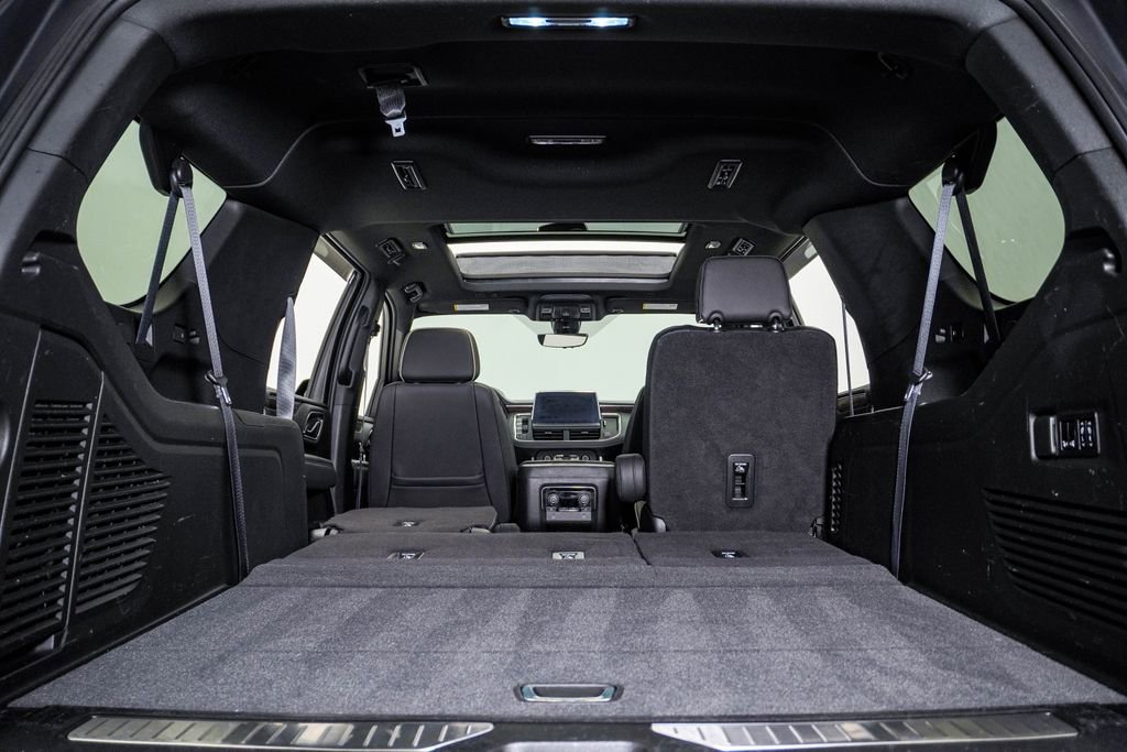 Used 2022 Chevrolet Suburban Premier w/ Premium Package AWD/4WD image 29