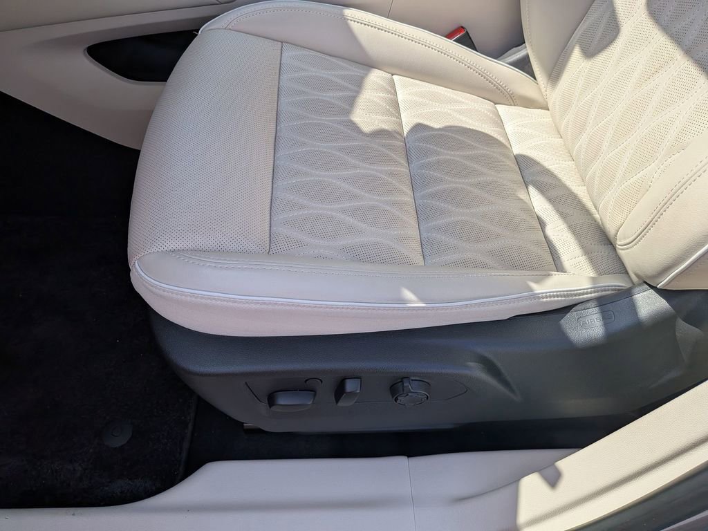 Certified 2022 Buick Envision Avenir w/ Technology Package II image 13