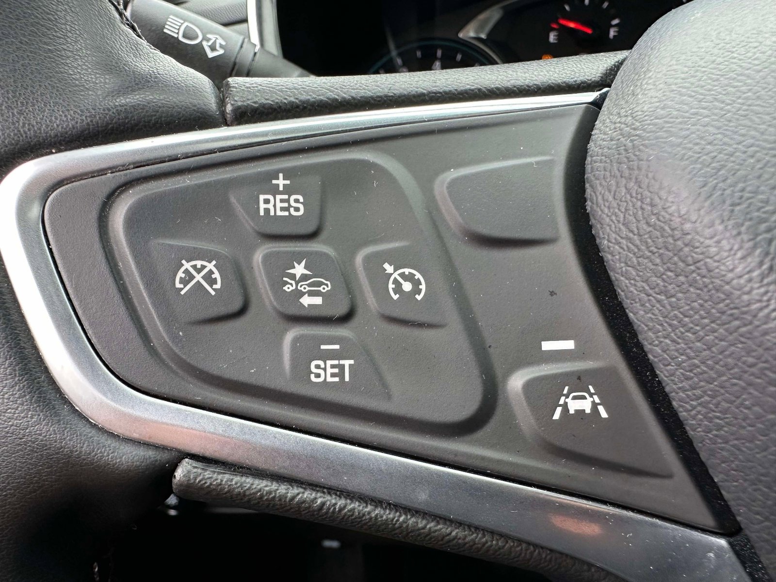 Used 2023 Chevrolet Equinox LT image 35