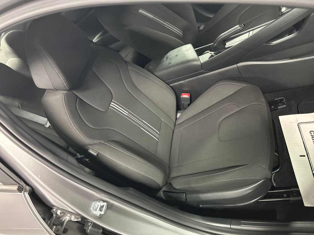 Used 2025 Hyundai Elantra Sport image 23