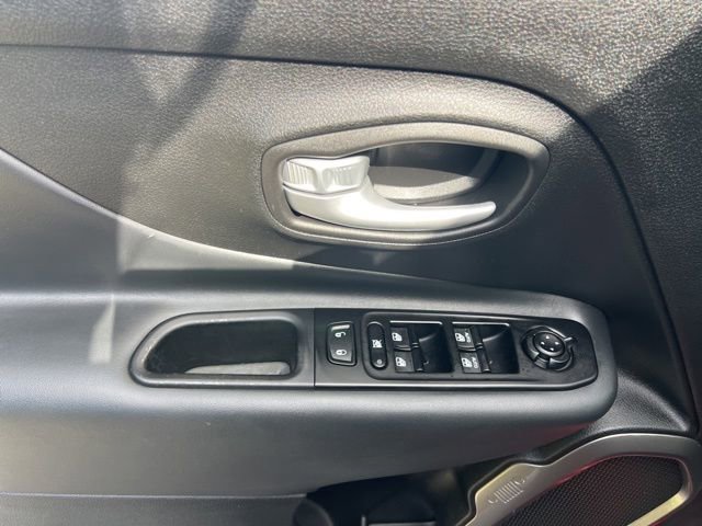 Used 2023 Jeep Renegade Latitude AWD/4WD image 6