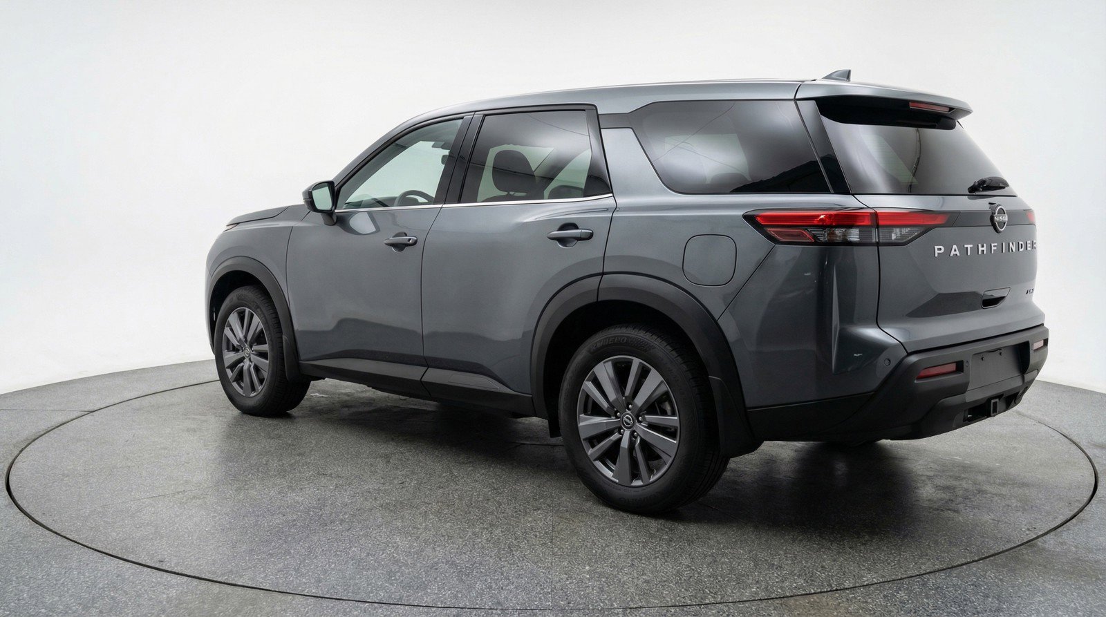 Used 2025 Nissan Pathfinder SV image 6