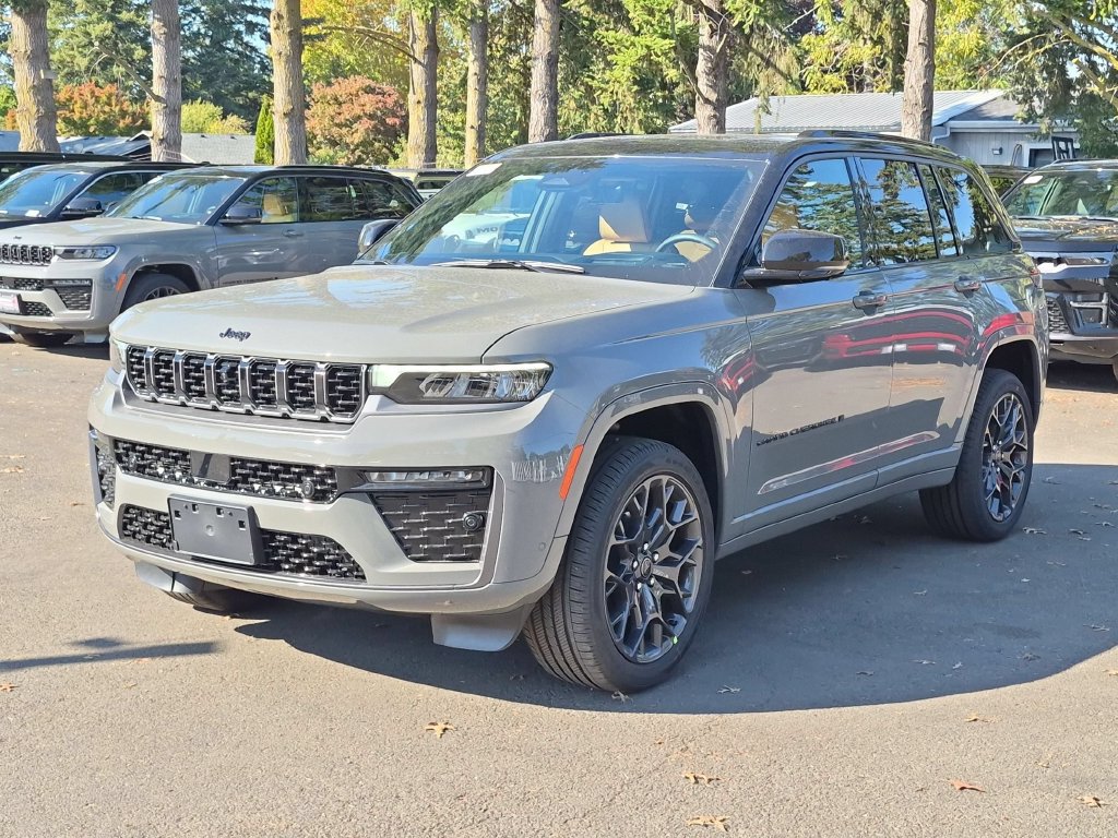 New 2027 Jeep Grand Cherokee Summit AWD/4WD image 3