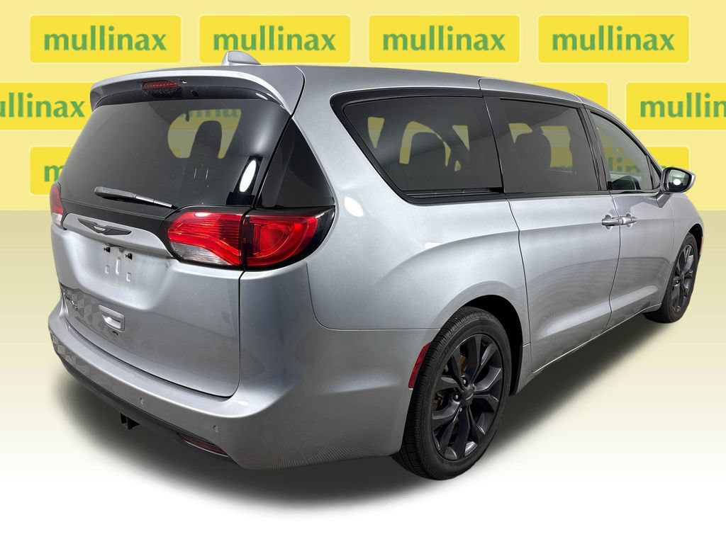 Used 2018 Chrysler Pacifica Touring Plus w/ S Appearance Package FWD image 4