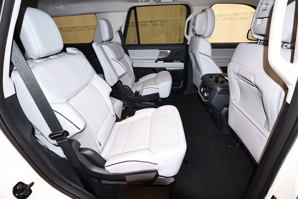 New 2026 Ford Expedition Platinum image 17