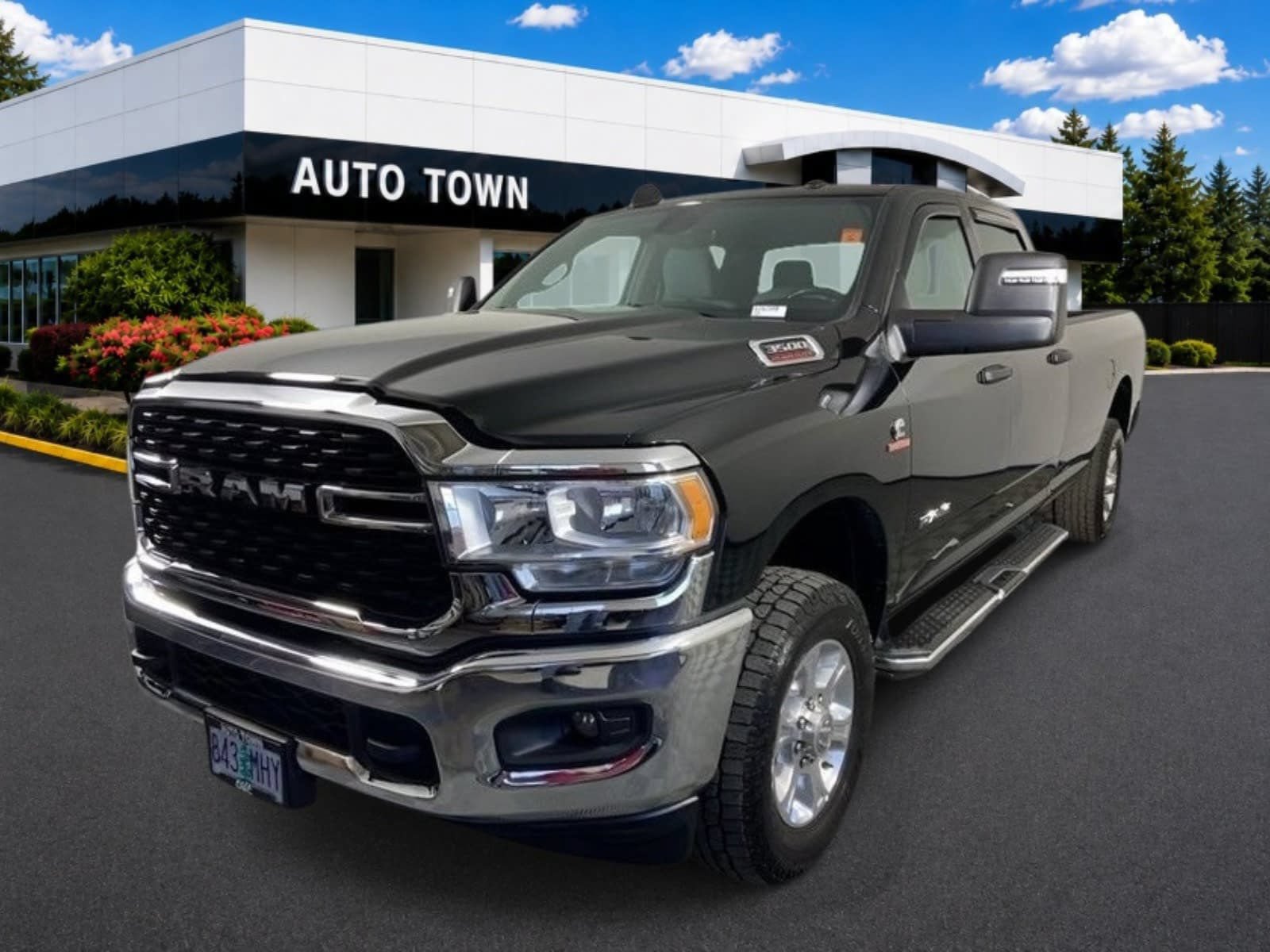 Used 2024 RAM 3500 Big Horn AWD/4WD image 1