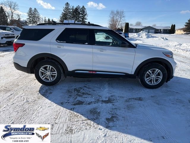 Used 2022 Ford Explorer XLT w/ Equipment Group 202A image 3