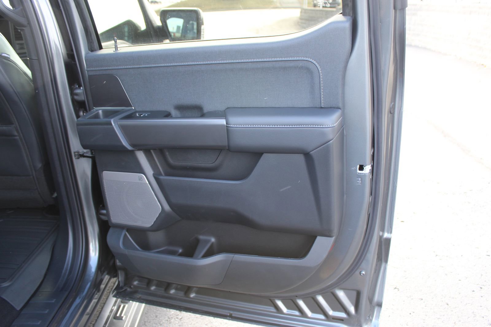 New 2025 Ford F150 Lariat w/ Equipment Group 501A Mid image 15