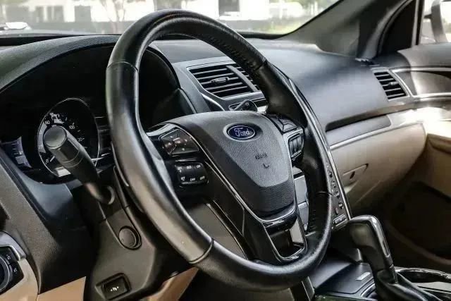 Used 2016 Ford Explorer Limited image 21