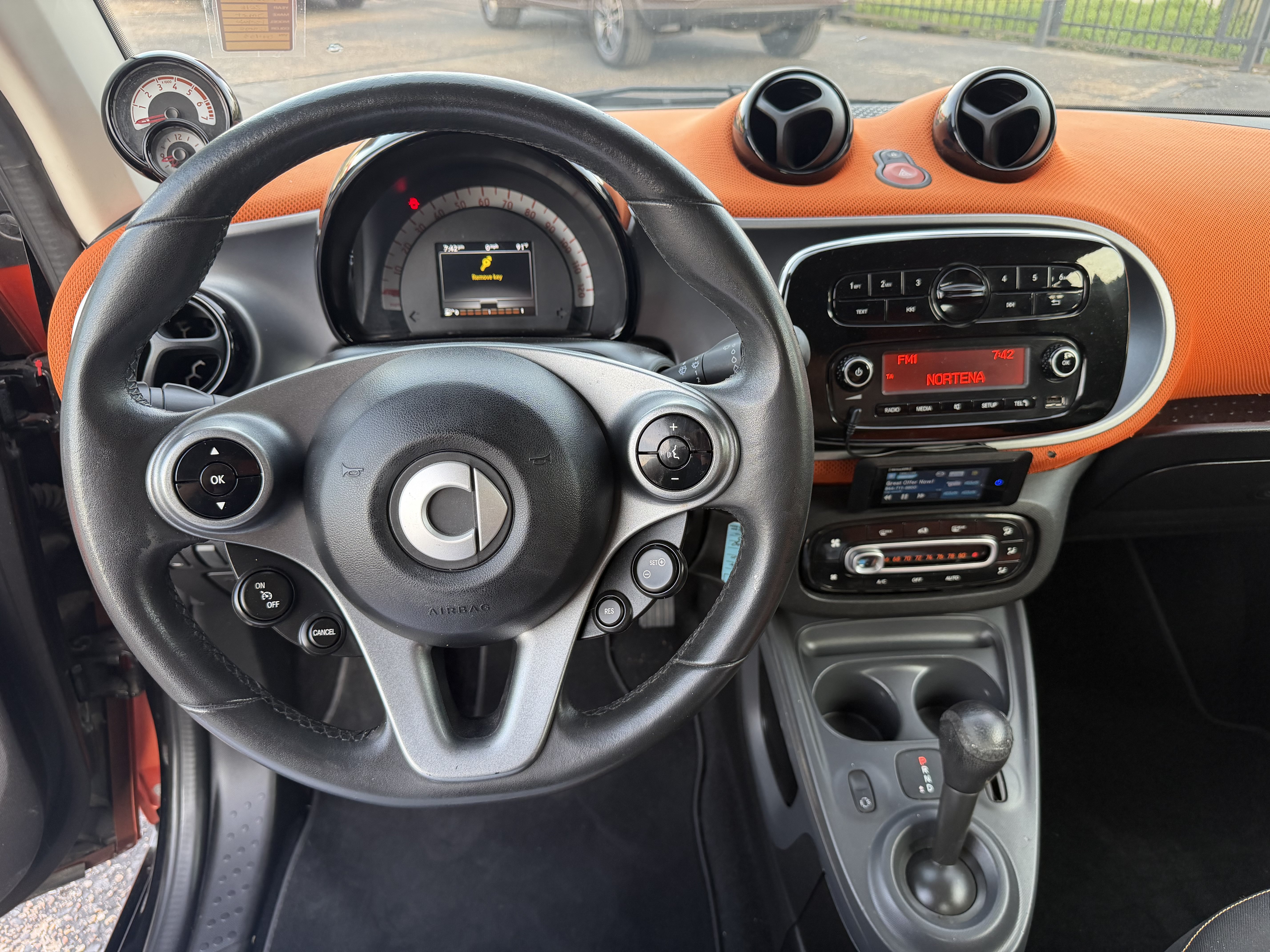 Used 2016 smart fortwo passion RWD image 28
